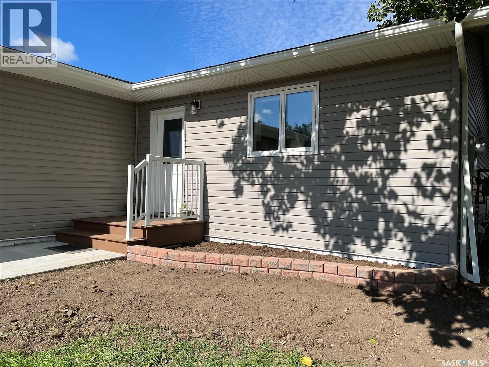 Property Photo:  201 Silton Street  SK S0G 0L0 