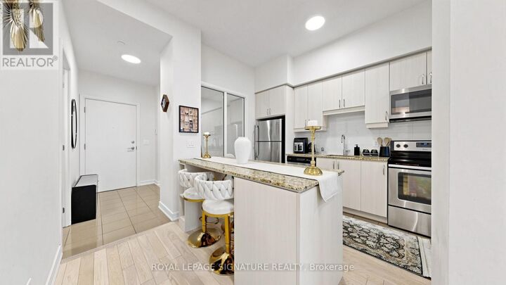 Property Photo:  9201 Yonge Street 802  ON L4C 6Z2 