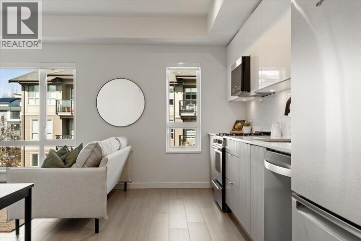 Property Photo: 2277 Hawthorne Avenue 204 BC V3C 1W7