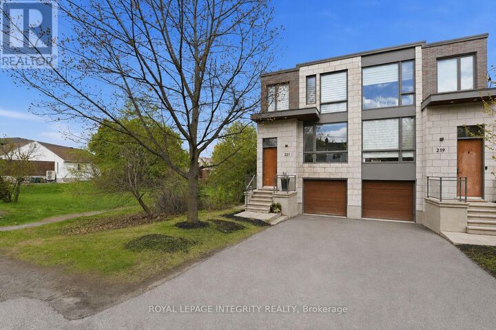 Property Photo:  221 Wesley Avenue  ON K1Z 7A2 