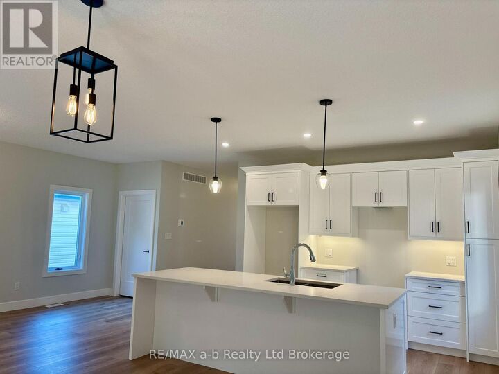 Property Photo:  41 Cash Crescent  ON N5C 0E2 