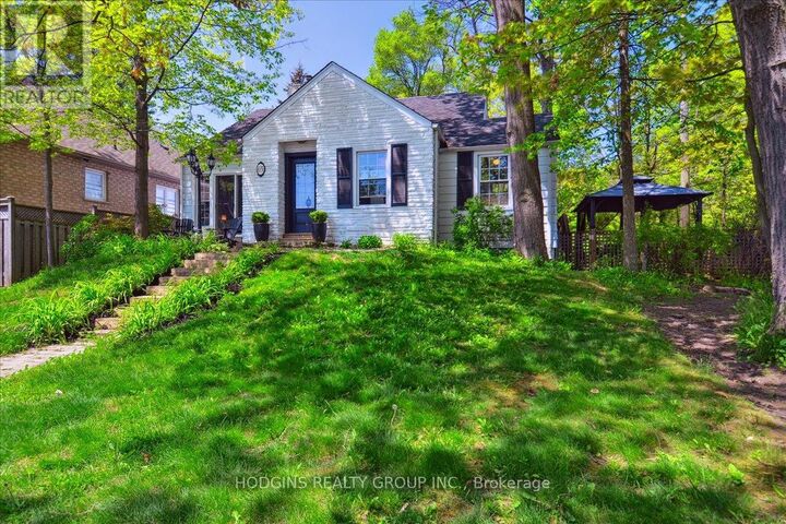 Property Photo:  65 Mineola Road East Lower  ON L5G 2E4 