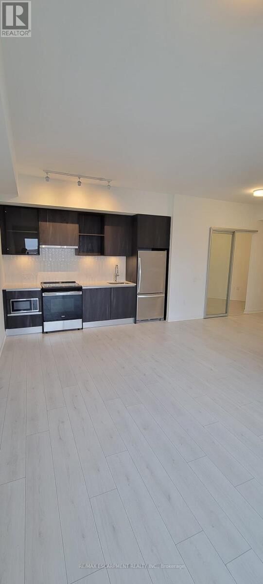 Property Photo:  395 Dundas Street West 734  ON L6M 4M2 