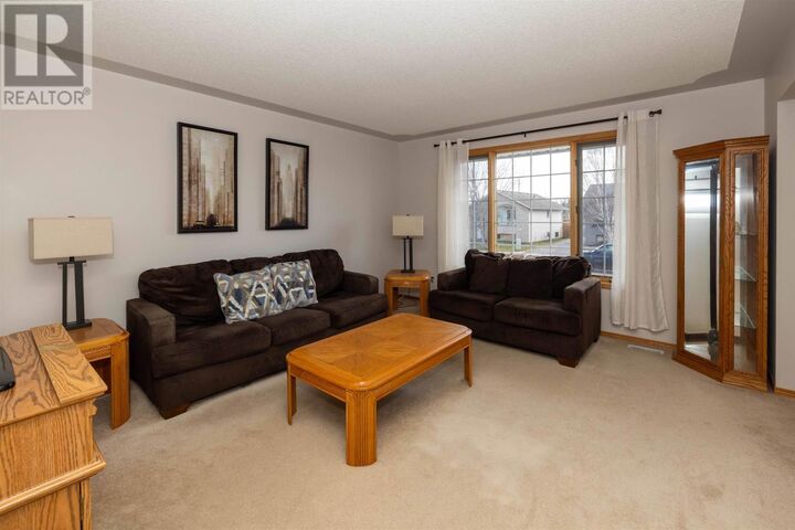 Property Photo: 293 Caribou Cres ON P7C 5Z6