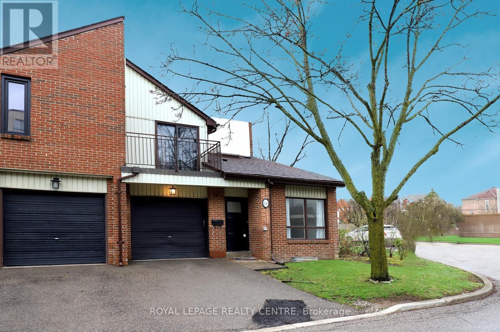 Property Photo: 1021 Cedarglen Gate 16 ON L5C 3A7