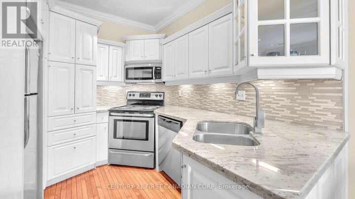 Property Photo:  389 Dundas Street 2404  ON N6B 3L5 