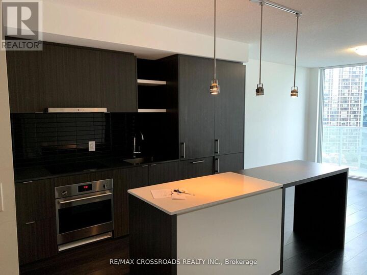 Property Photo:  100 Harbour Street 1809  ON M5J 2T5 