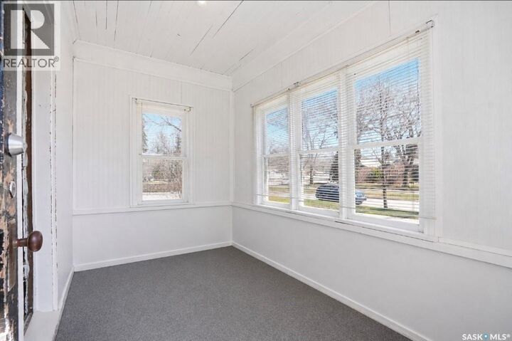 Property Photo:  610 Albert Avenue  SK S7N 1G7 