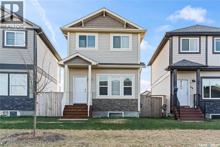 Property Photo:  68 235 Rosewood Boulevard E  SK S7V 0J2 
