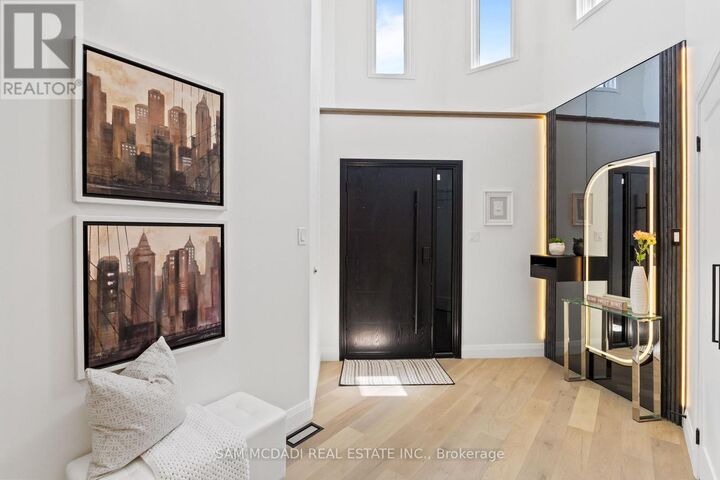 Property Photo:  1521 Roseway Drive  ON L5M 5M5 