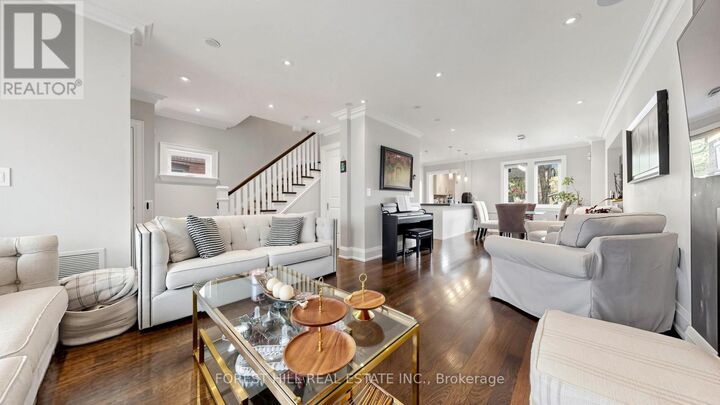 Property Photo:  150 Melrose Avenue  ON M5M 1Y7 