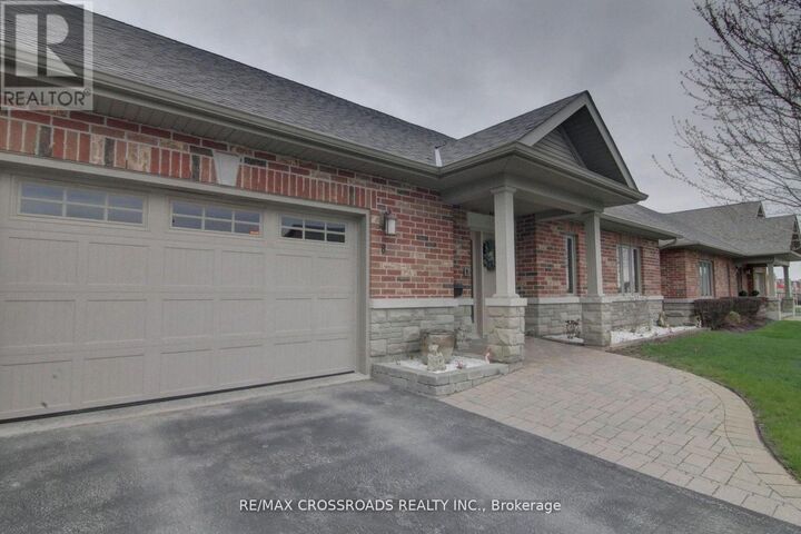 Property Photo:  8 Green Arbour Way  ON K9V 0E6 