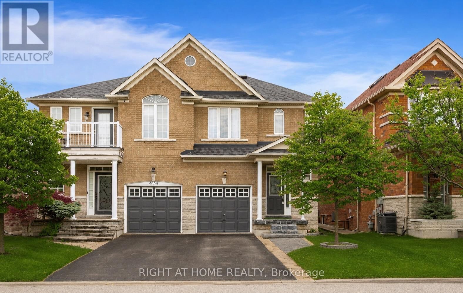 Property Photo: 3852 Bloomington Crescent ON L5M 0A3
