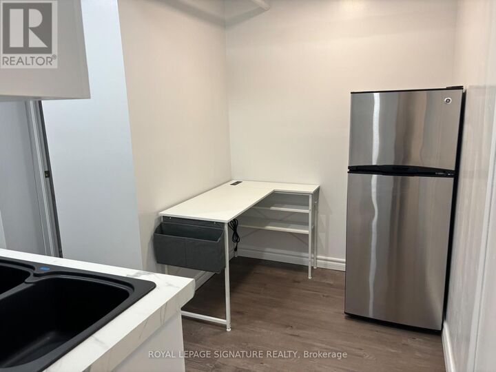 Property Photo:  95 Braemar Avenue Lower 2  ON M5P 2L3 