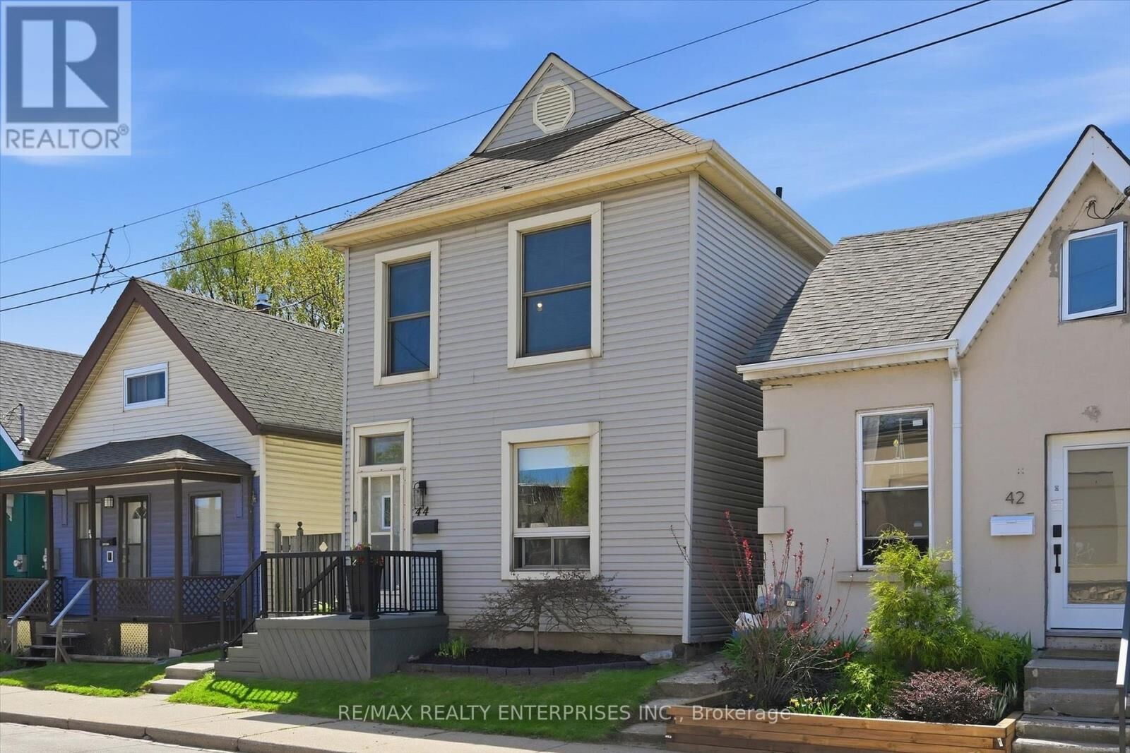 Property Photo:  44 Burton Street  ON L8L 3P8 