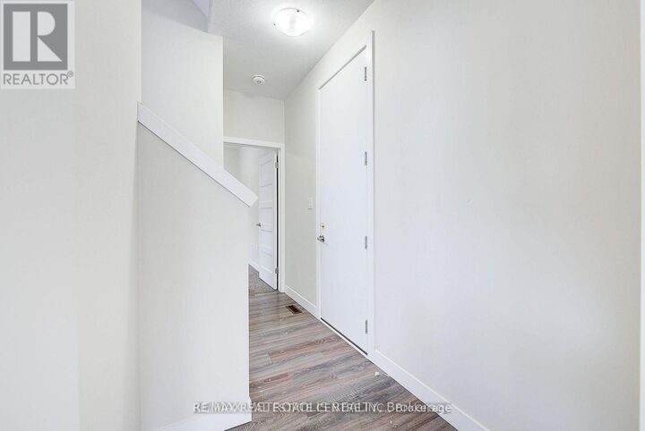 Property Photo: 996 West Village Square ON N6H 0J7