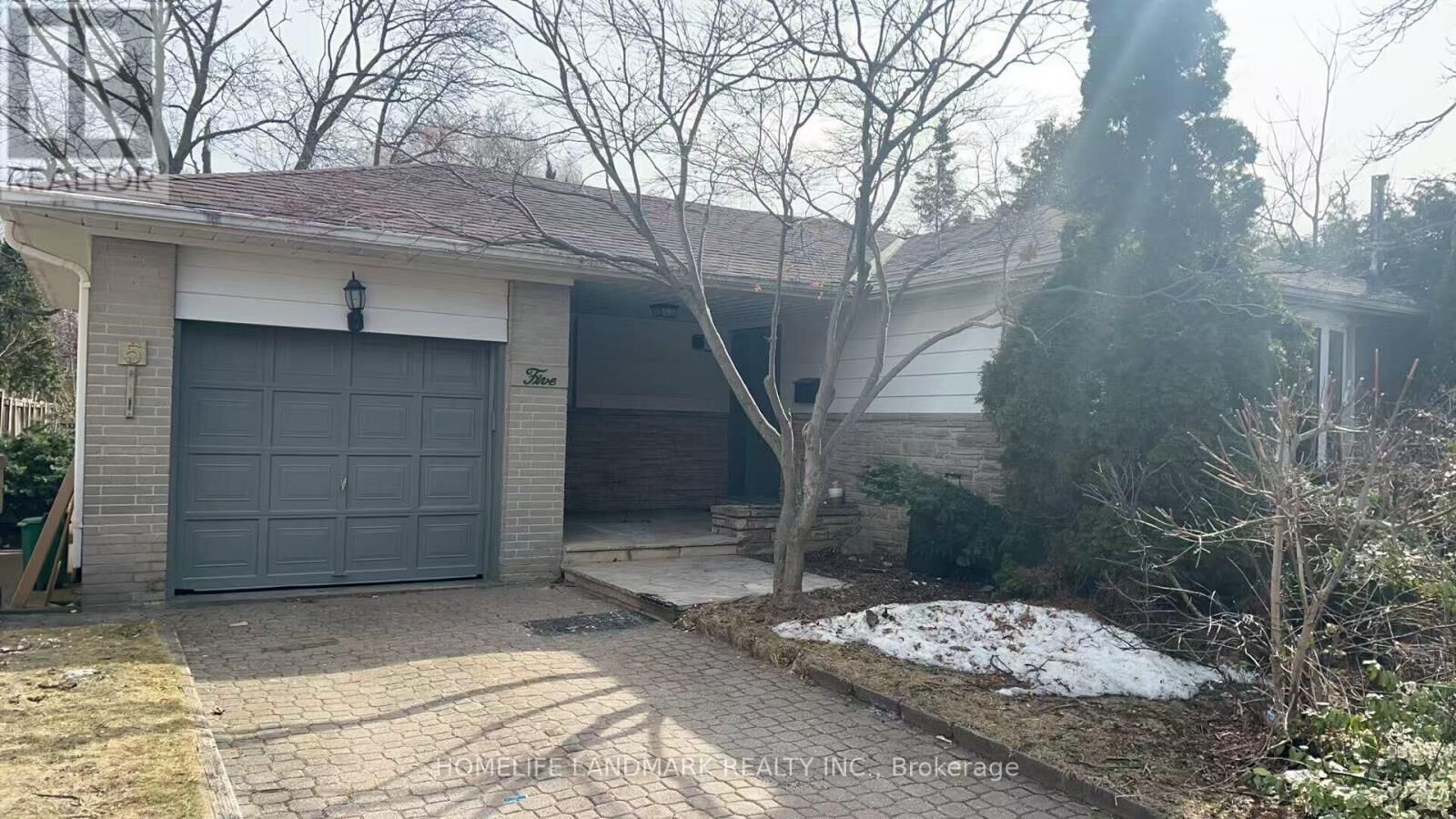 Property Photo: 5 Park Glen Drive ON M3B 1K4