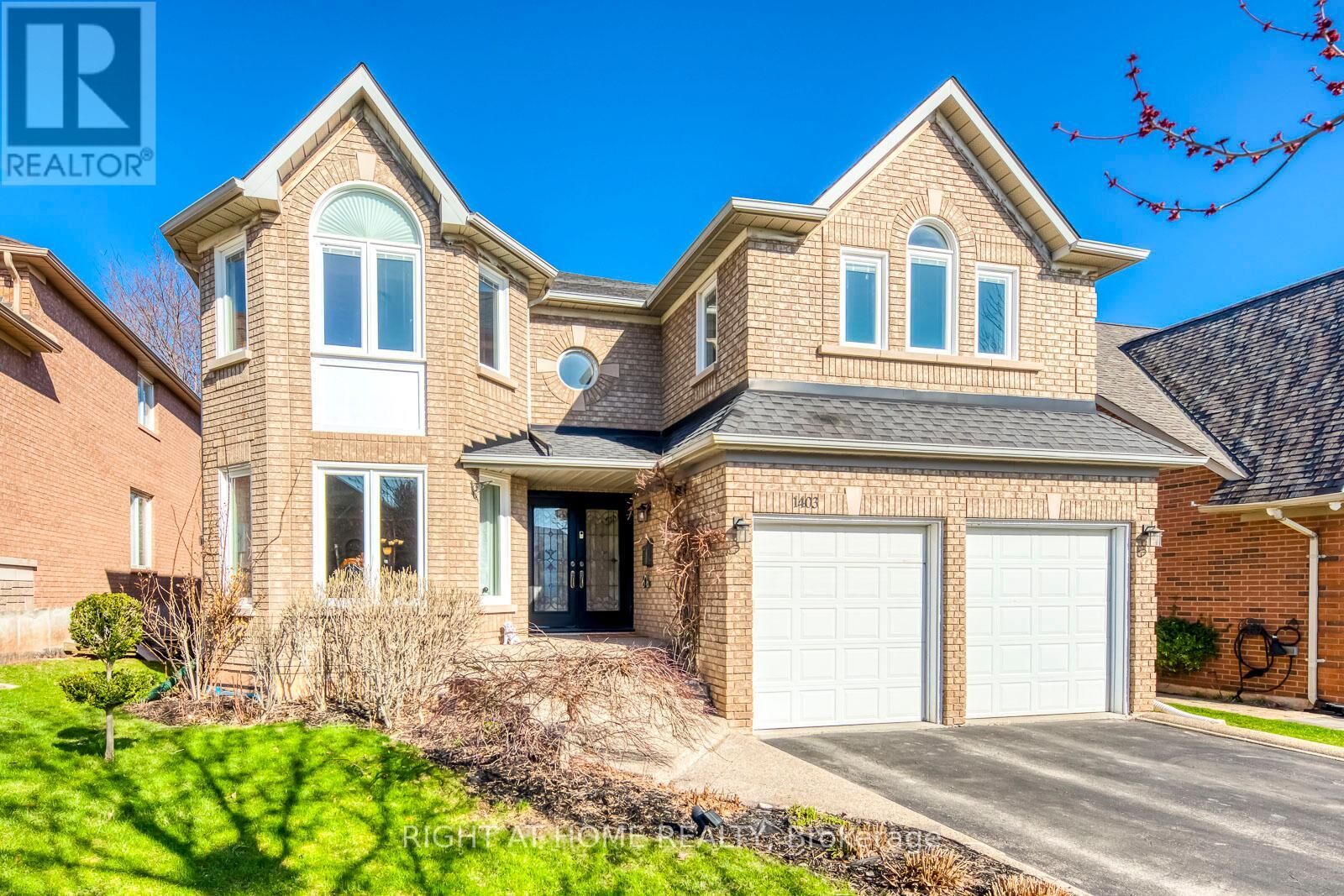Property Photo:  1403 Bayshire Drive  ON L6H 6E8 