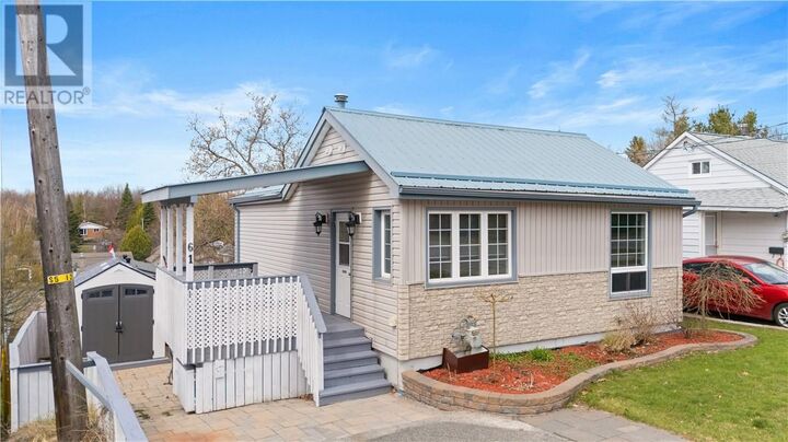 Property Photo:  61 Mooney Street  ON P3B 3H3 