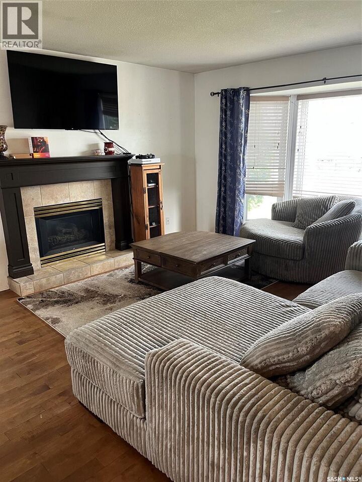 Property Photo:  404 Petterson Drive  SK S4A 2P4 