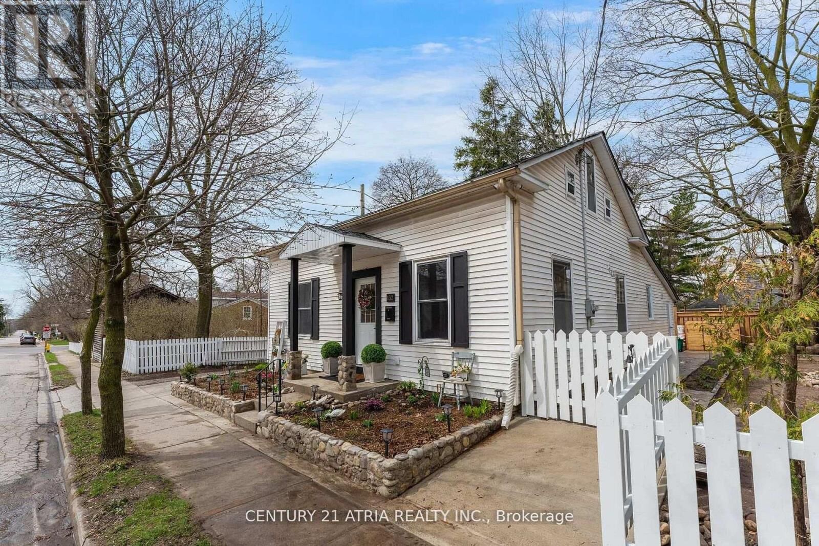 Property Photo: 132 Waterloo Street North ON N3H 1M8