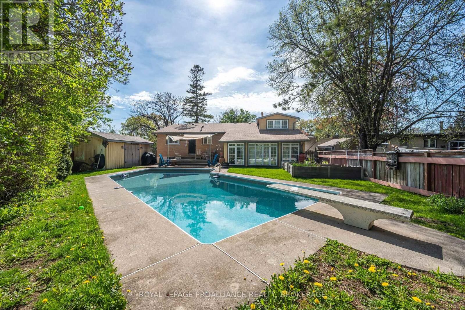 Property Photo: 62 Montgomery Boulevard ON K7M 3N6