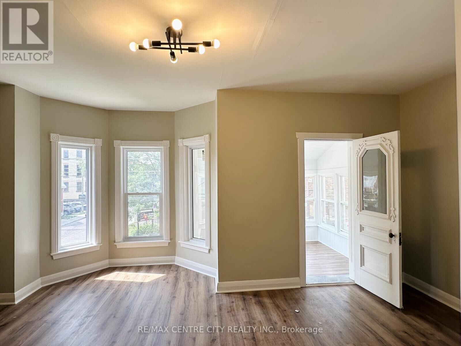 Property Photo:  81 Curtis Street 3  ON N5P 1H9 