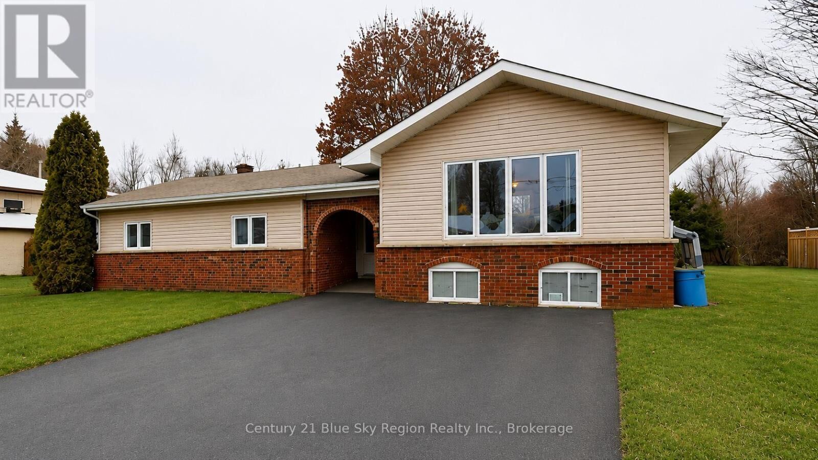 Property Photo: 36 Nichols Street ON P0H 1H0