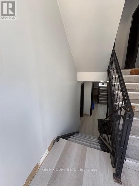 Property Photo:  172 Queen Street 2  ON K8V 4Y6 