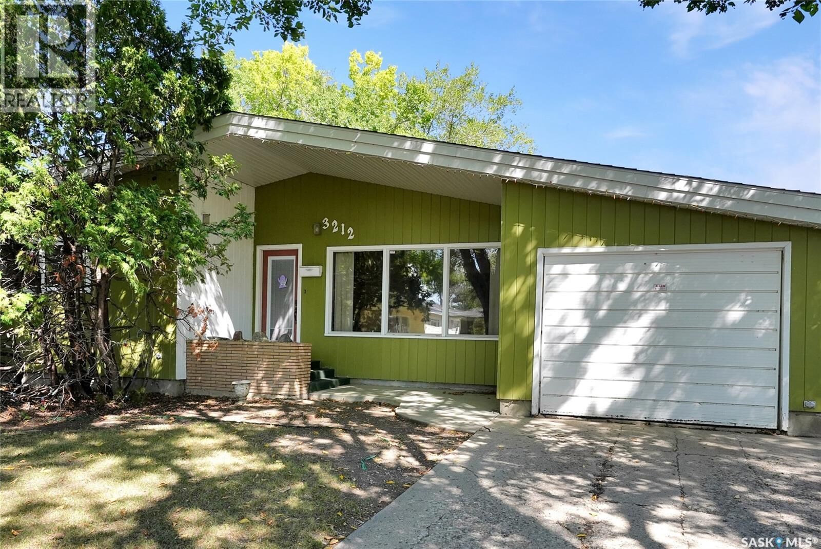 Property Photo: 3212 L'Arche Crescent SK S4S 5V8