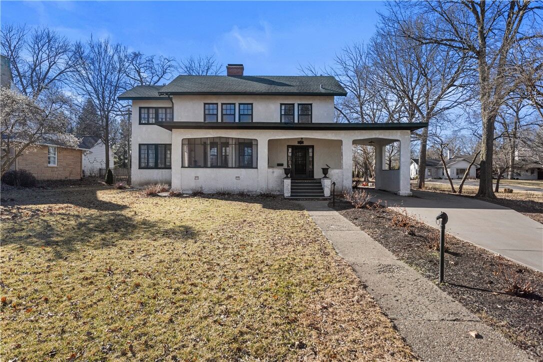 Property Photo:  1124 N State Street  IL 61856 