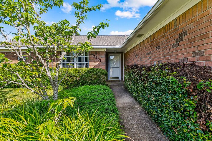 Property Photo:  2201 Wedgewood Court  FL 32566 