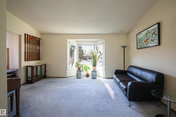Property Photo:  4724 38B Avenue NW  AB T6L 5B9 