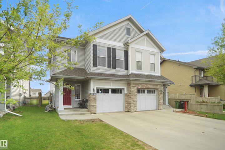 Property Photo:  1702 Chapman Way SW  AB T6W 0Y6 