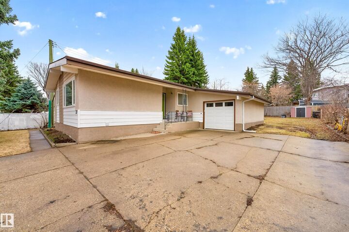 Property Photo:  37 Hazel Street  AB T8A 1H7 