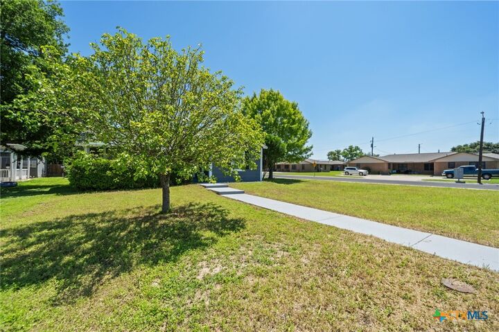 Property Photo: 507 Bliss Lane TX 78666