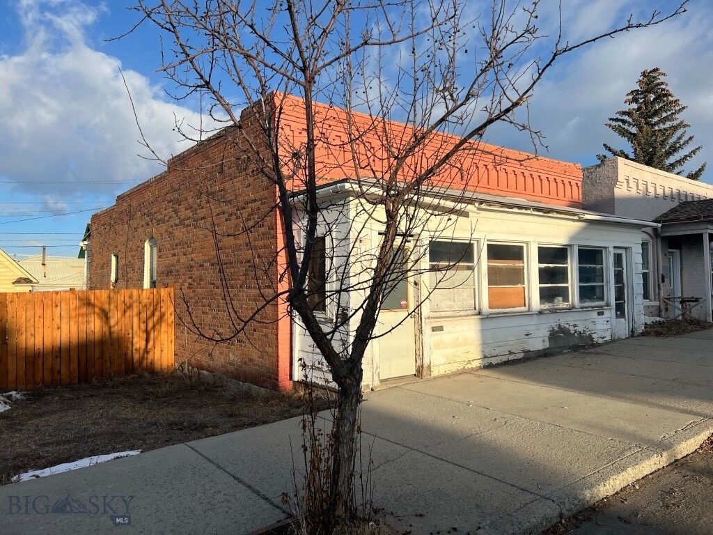Property Photo:  931 S Main  MT 59701 