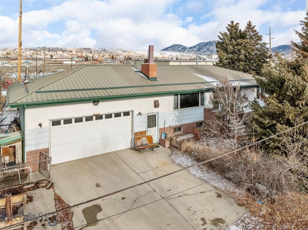 Property Photo:  603 Desmet Street  MT 59701 