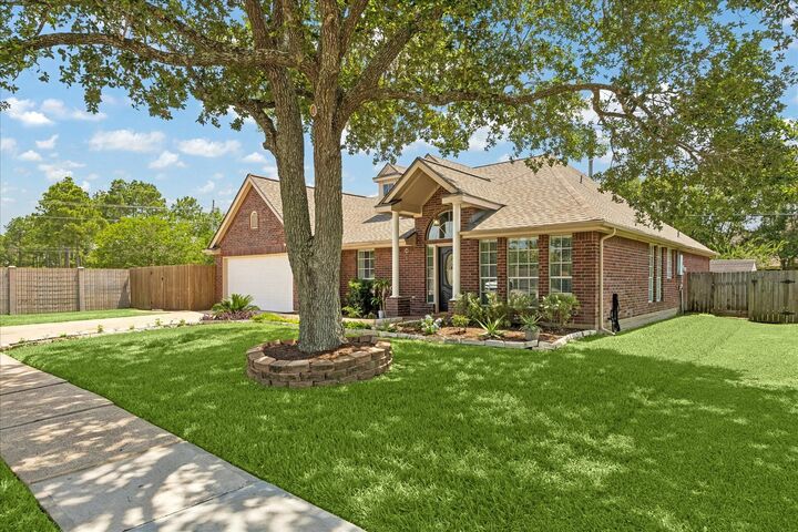 Property Photo:  1602 Oak Place Court  TX 77581 