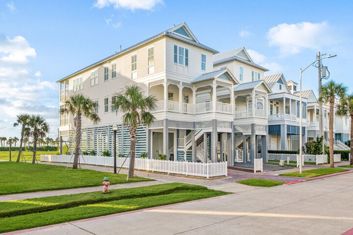 Property Photo:  2602 E Seaside Drive  TX 77550 