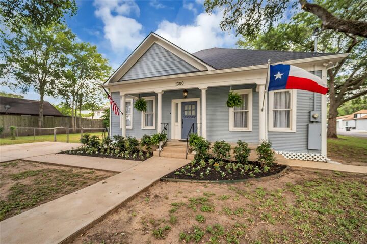 Property Photo:  1300 7th Street  TX 77471 