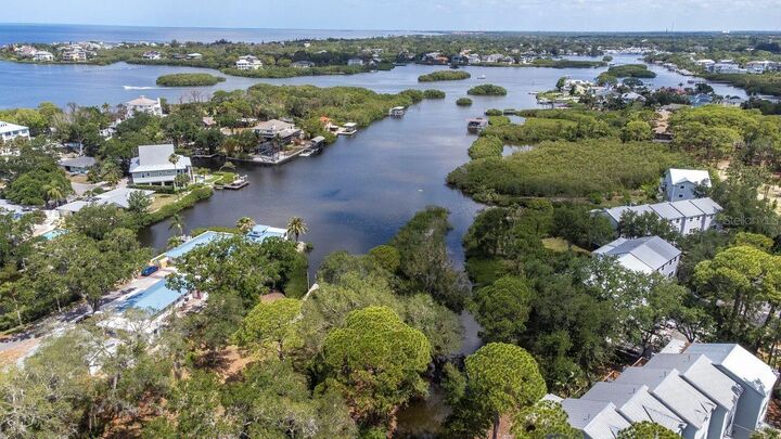 Property Photo:  530 Ryans Woods Lane  FL 34683 