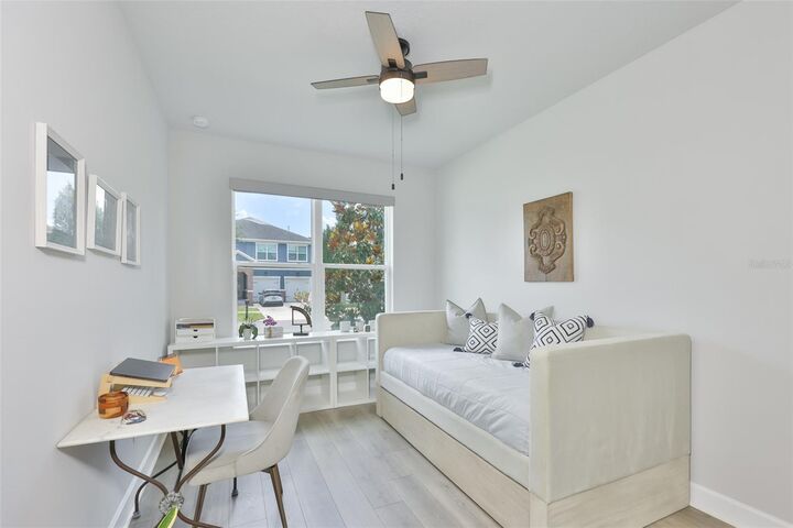 Property Photo:  2407 W Gray Street  FL 33609 