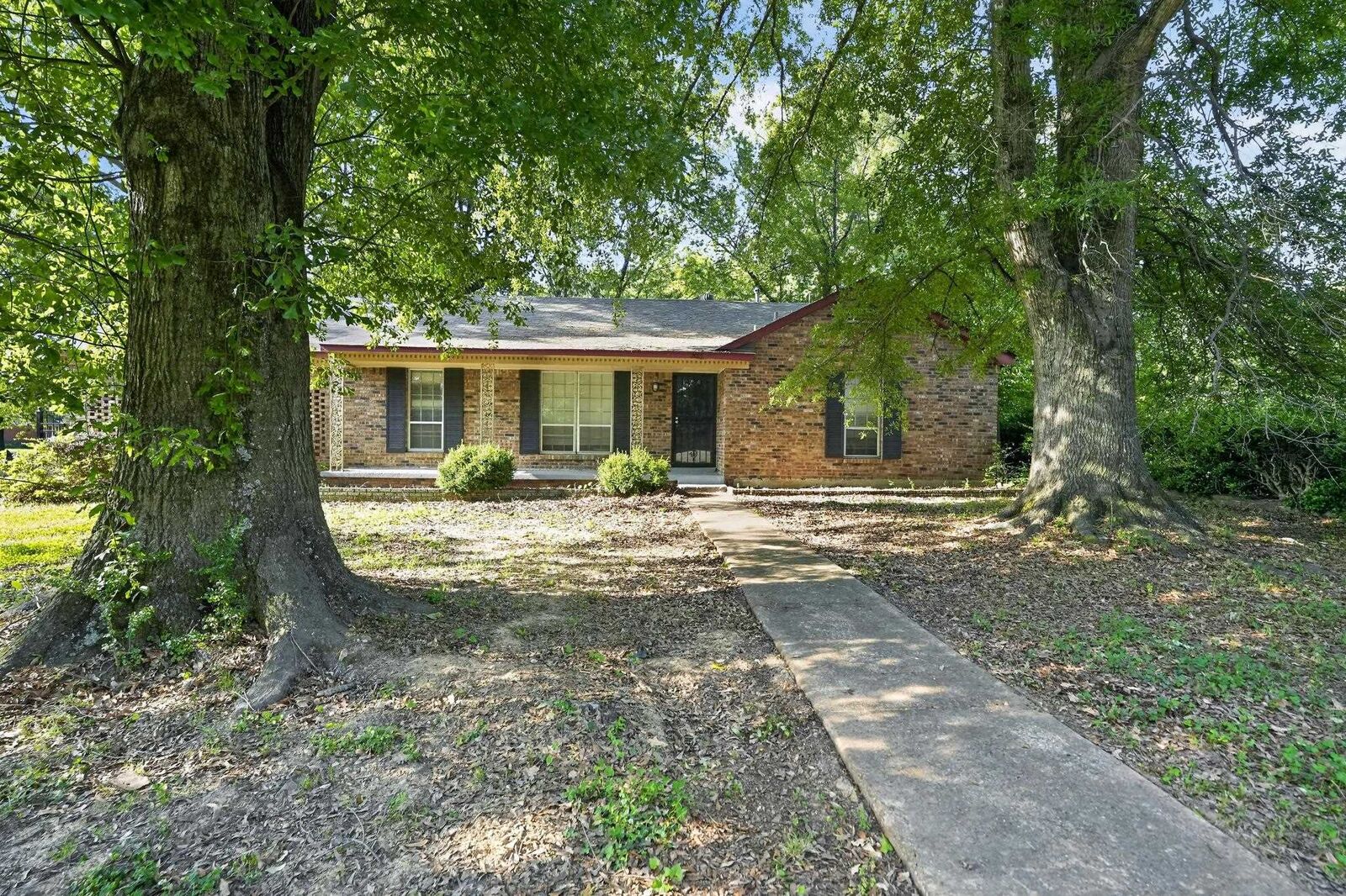 Property Photo:  2015 E Holmes Rd  TN 38116 