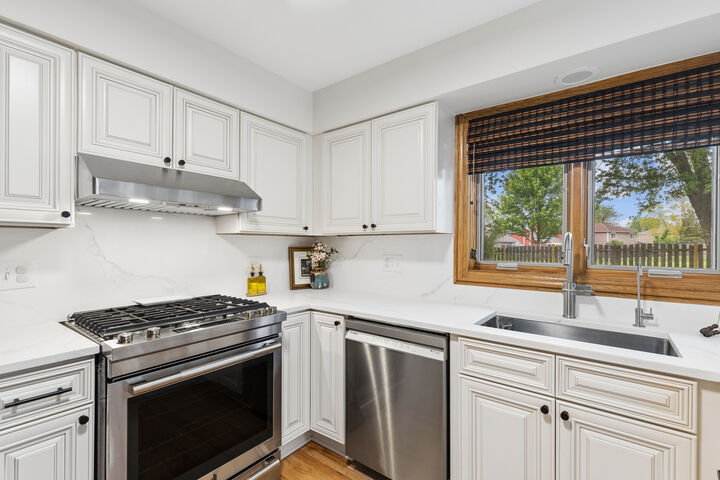 Property Photo: 1424 Westport Ridge IL 60014