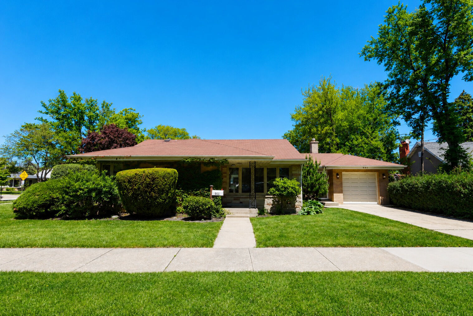Property Photo: 901 Park Plaine Avenue IL 60068