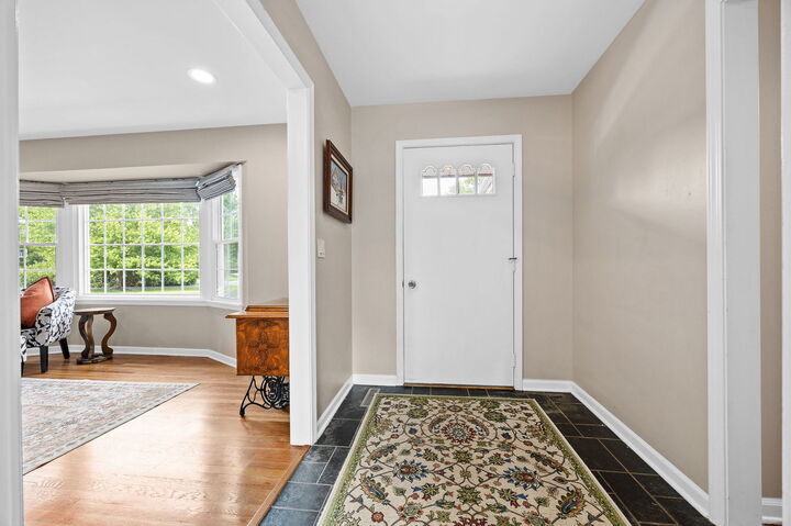 Property Photo:  27W359 Aspen Court  IL 60190 