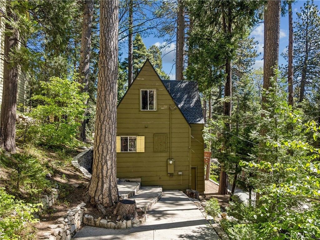Property Photo: 404 Hillside CA 92352