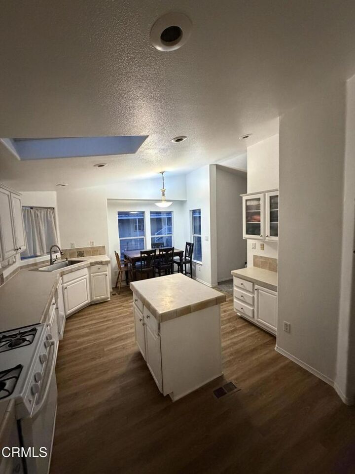 Property Photo: 117 Calle Viejo 117 CA 93012