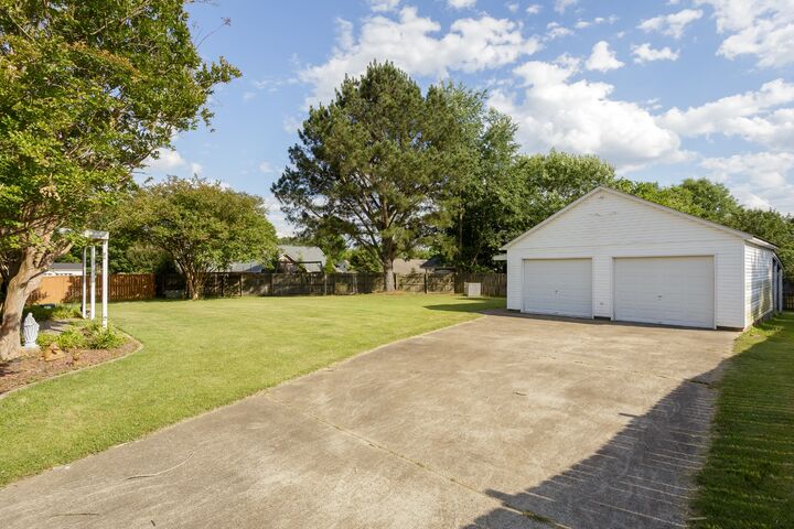 Property Photo: 303 Cordelia Way AL 35633